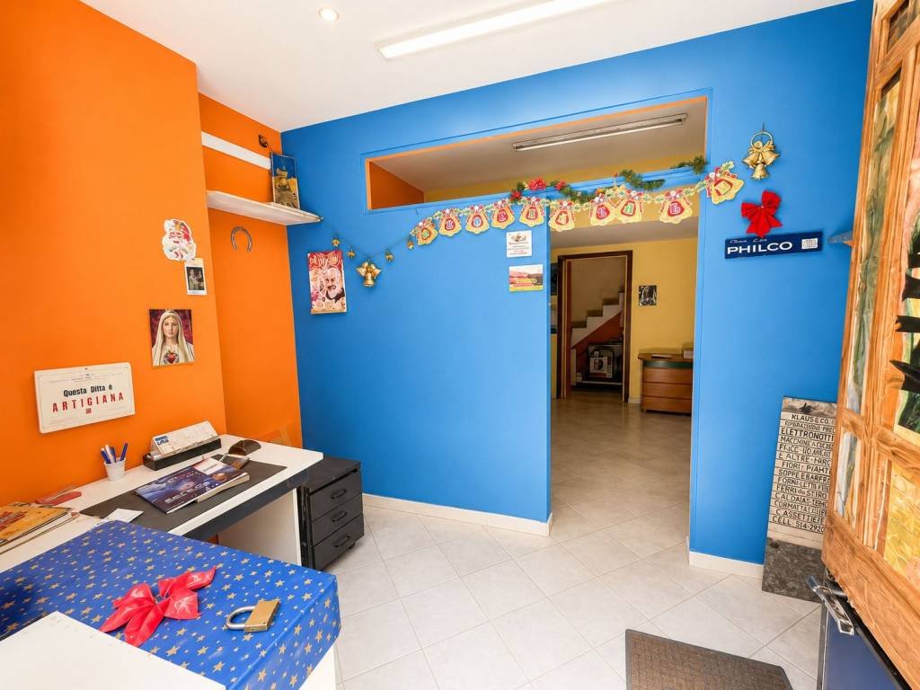 locale commerciale in vendita a Palermo in zona Zisa