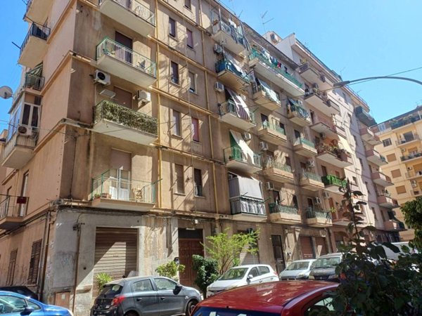 appartamento in vendita a Palermo in zona Zisa