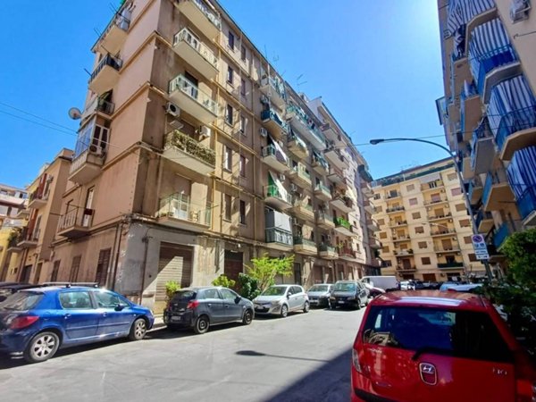 appartamento in vendita a Palermo in zona Zisa
