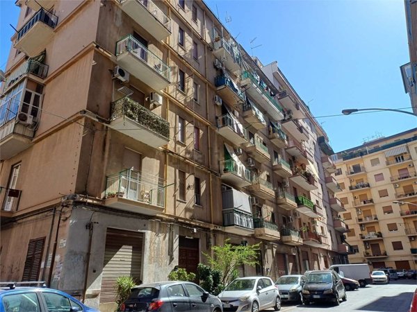 appartamento in vendita a Palermo in zona Zisa