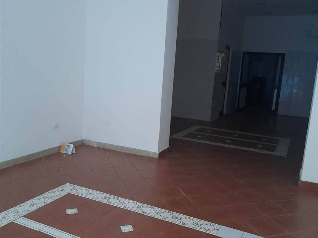 negozio in vendita a Palermo in zona Malaspina/Palagonia