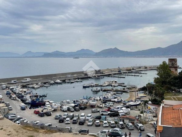 appartamento in vendita a Palermo in zona Arenella/Vergine Maria