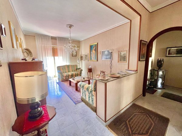 appartamento in vendita a Palermo in zona Montegrappa / Santa Rosalia