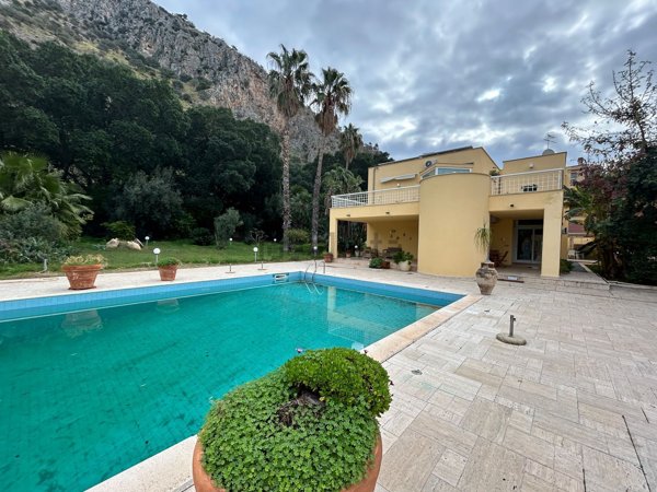 casa indipendente in vendita a Palermo in zona Mondello