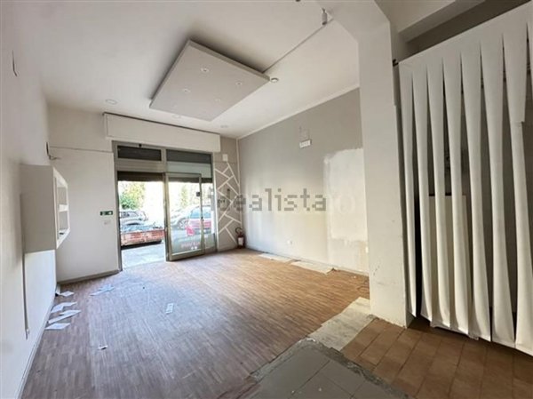 negozio in vendita a Palermo in zona Malaspina/Palagonia