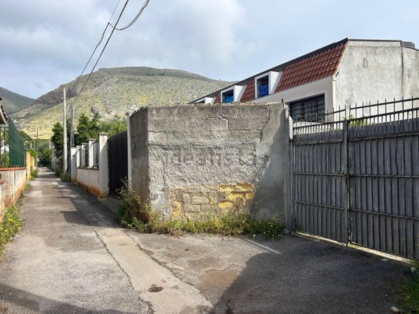casa indipendente in vendita a Palermo in zona Mondello
