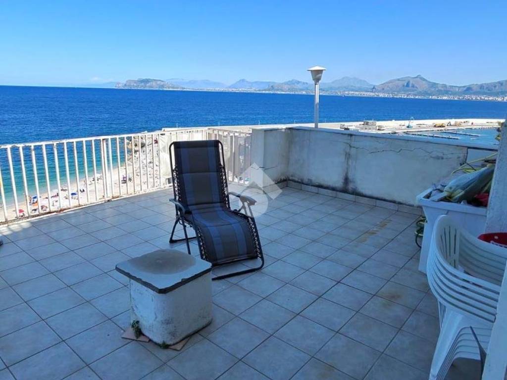 appartamento in vendita a Palermo in zona Arenella/Vergine Maria