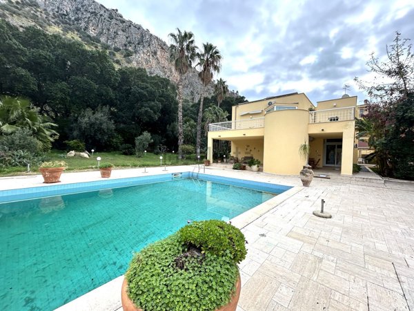 casa indipendente in vendita a Palermo in zona Mondello