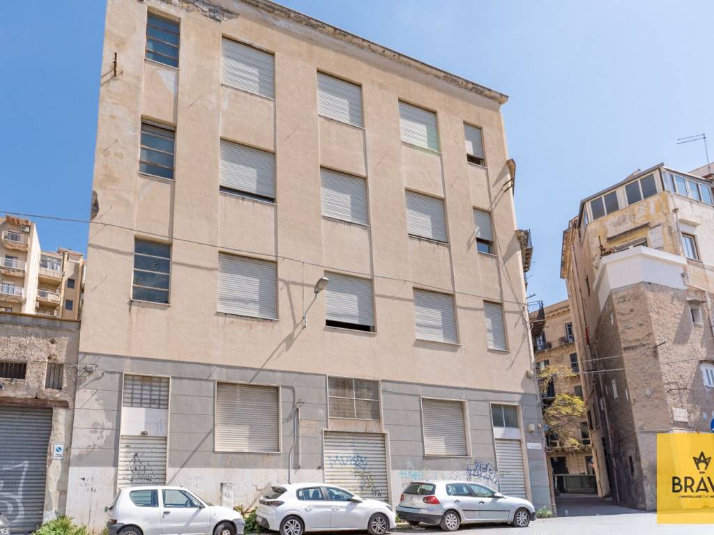 negozio in vendita a Palermo in zona Zisa