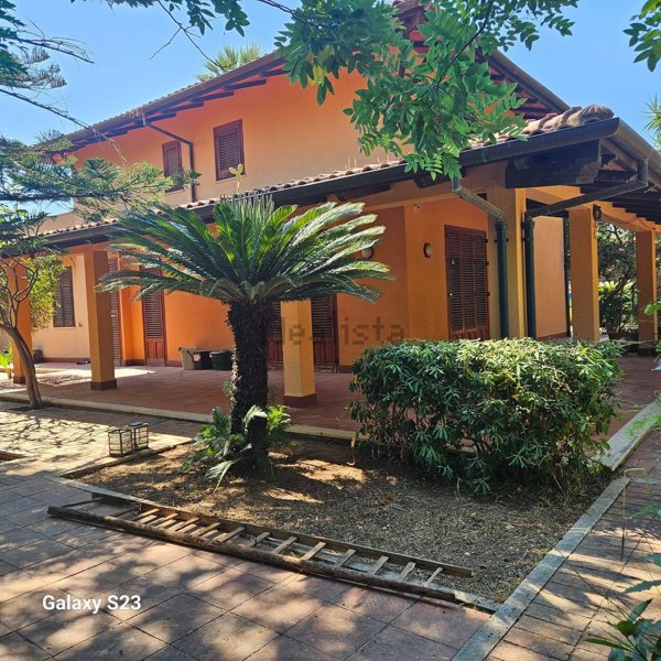 casa indipendente in vendita a Palermo in zona Mondello