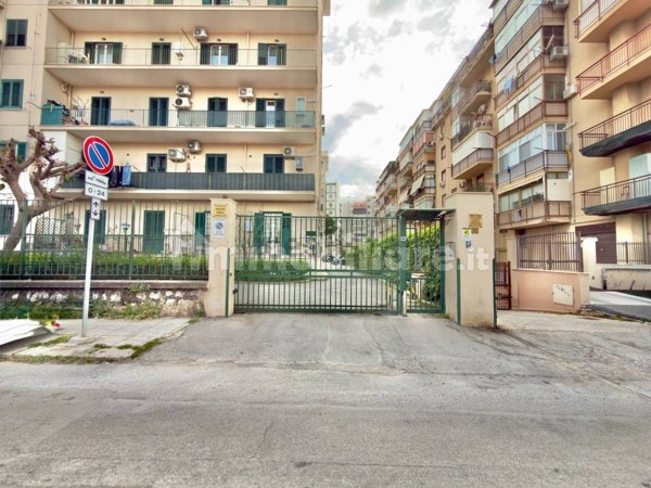 appartamento in vendita a Palermo in zona Zisa