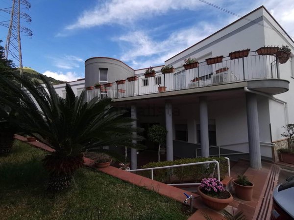 casa indipendente in vendita a Palermo in zona Borgo Nuovo