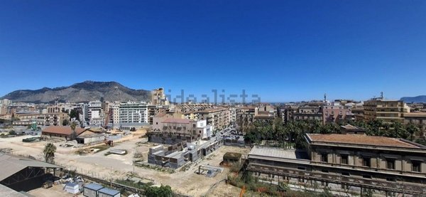 appartamento in vendita a Palermo in zona Malaspina/Palagonia