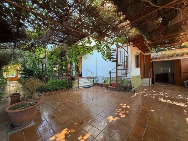 casa indipendente in vendita a Palermo in zona Mondello