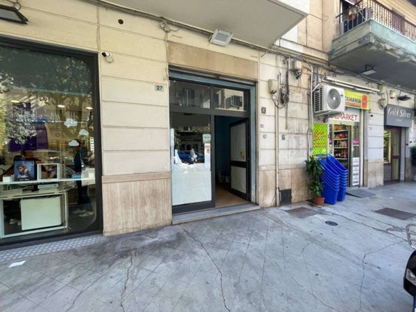 locale commerciale in vendita a Palermo in zona Libertà