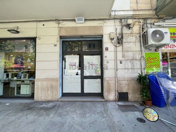 locale commerciale in vendita a Palermo in zona Libertà