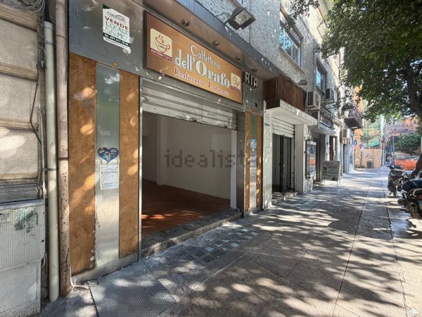 locale commerciale in vendita a Palermo in zona Politeama