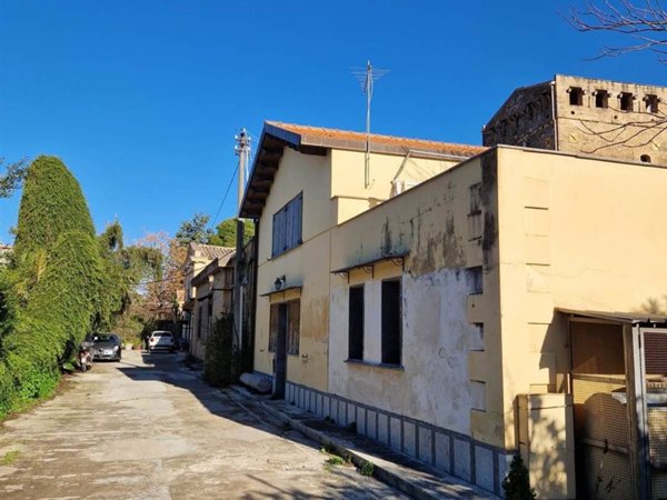 casa indipendente in vendita a Palermo in zona Chiavelli