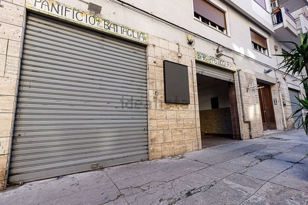 locale commerciale in vendita a Palermo in zona Zisa