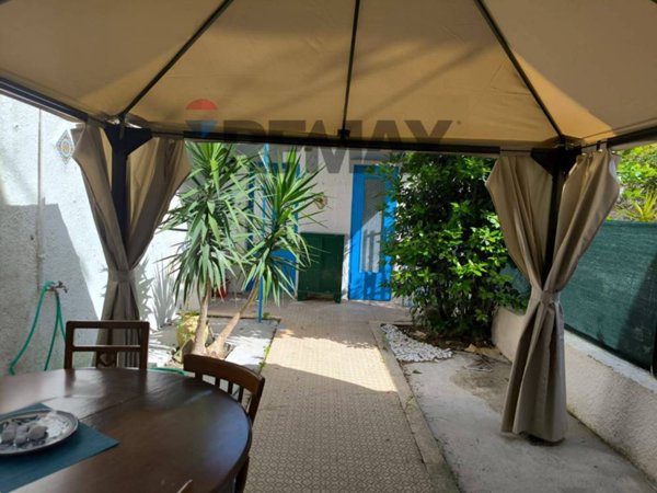 casa indipendente in vendita a Palermo in zona Libertà