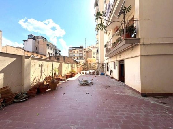ufficio in vendita a Palermo in zona Zisa