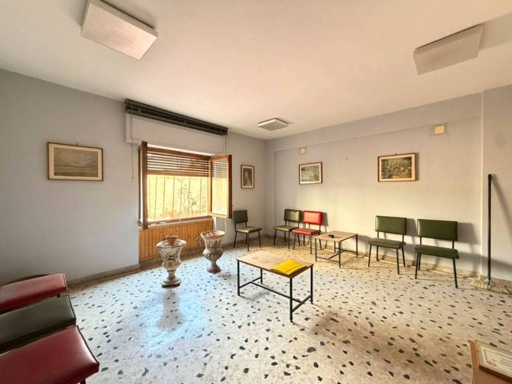 ufficio in vendita a Palermo in zona Zisa