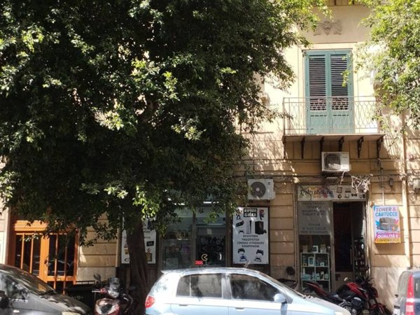 negozio in vendita a Palermo in zona Politeama