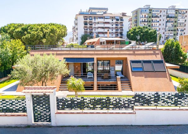 casa indipendente in vendita a Palermo in zona San Lorenzo