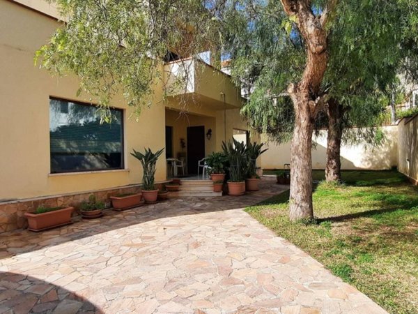 casa indipendente in vendita a Palermo in zona Mondello