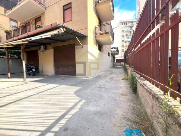locale commerciale in vendita a Palermo in zona Brancaccio