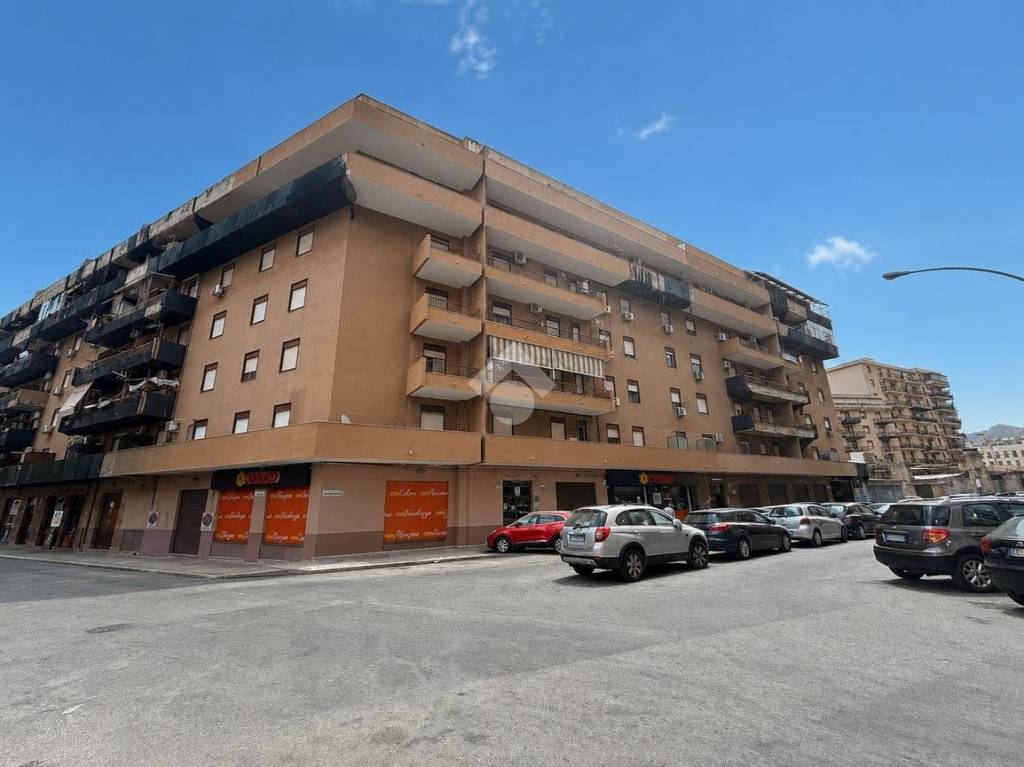 appartamento in vendita a Palermo in zona Montegrappa / Santa Rosalia