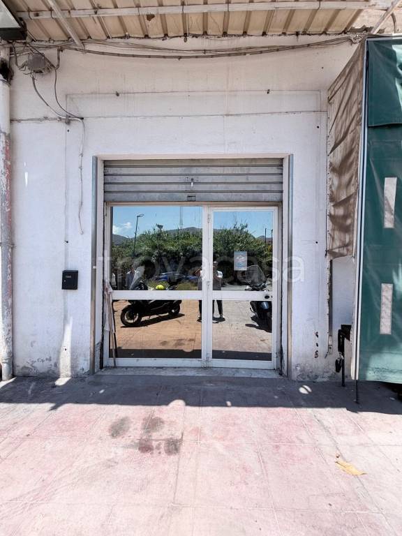 negozio in vendita a Palermo in zona Oreto