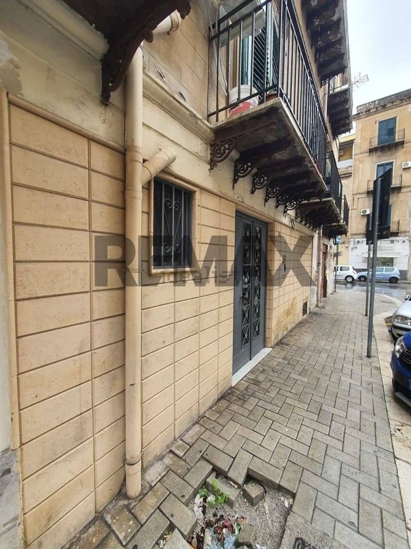 locale di sgombero in vendita a Palermo in zona Oreto