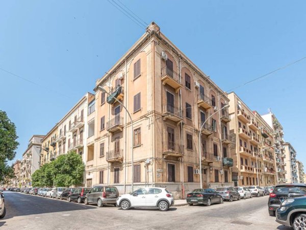 appartamento in vendita a Palermo in zona Zisa