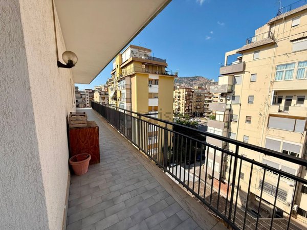 appartamento in vendita a Palermo in zona Malaspina/Palagonia