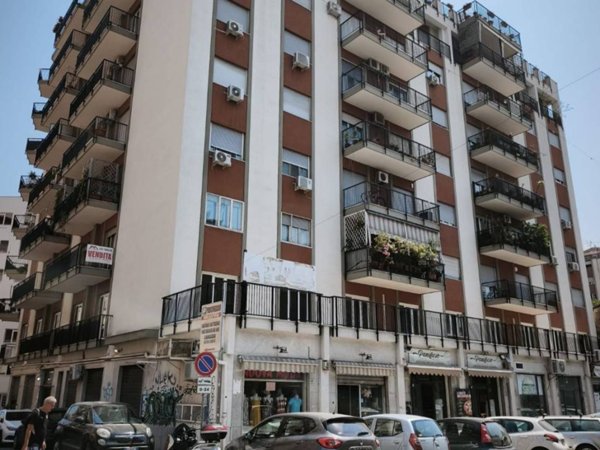 locale commerciale in vendita a Palermo in zona Malaspina/Palagonia