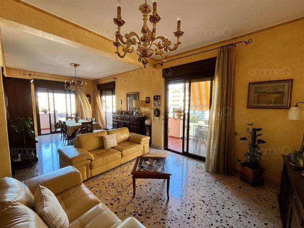 appartamento in vendita a Palermo in zona Malaspina/Palagonia