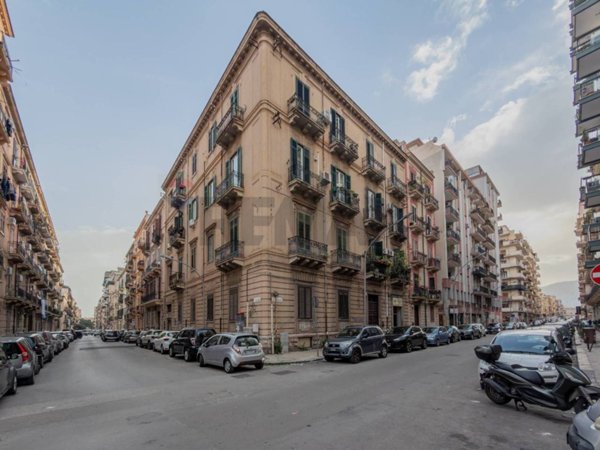 appartamento in vendita a Palermo in zona Zisa