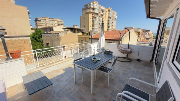 casa indipendente in vendita a Palermo in zona Roccella