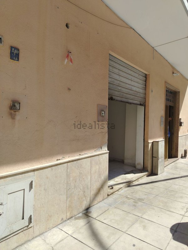 locale commerciale in vendita a Palermo in zona Zisa