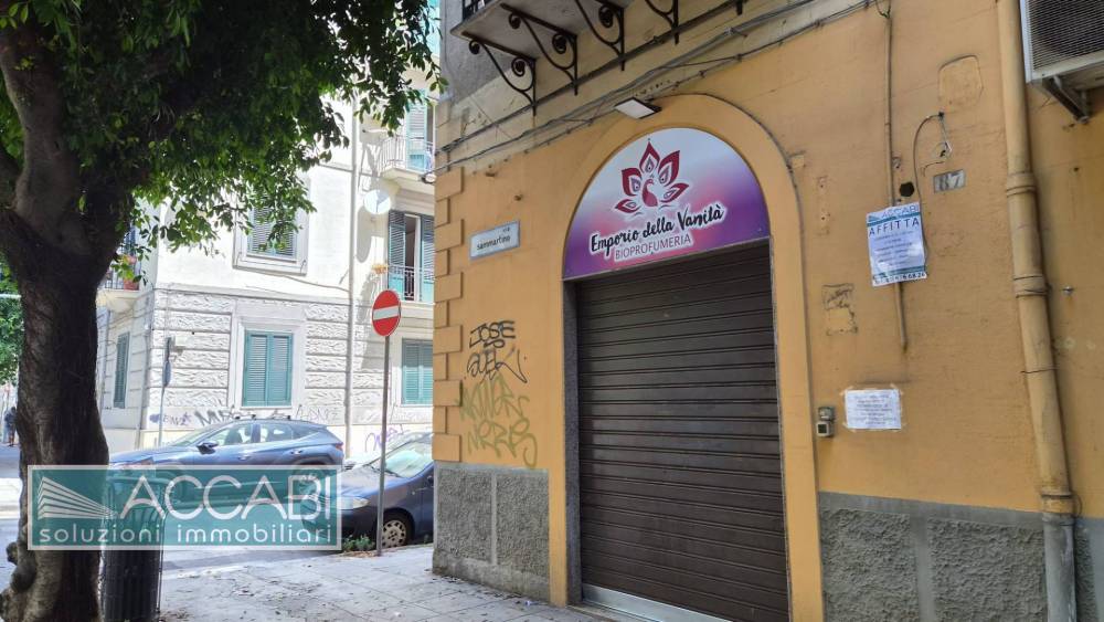 locale commerciale in vendita a Palermo in zona Libertà