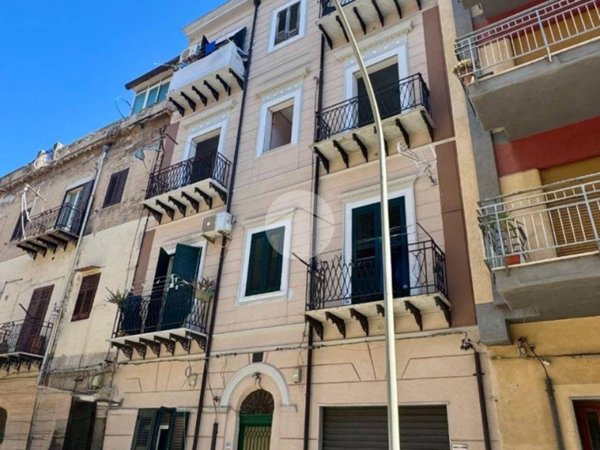 appartamento in vendita a Palermo in zona Zisa
