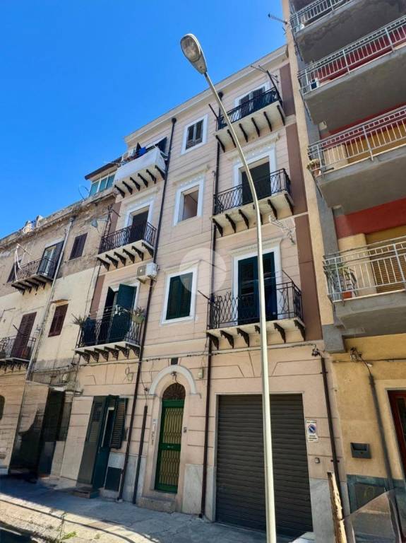 appartamento in vendita a Palermo in zona Zisa