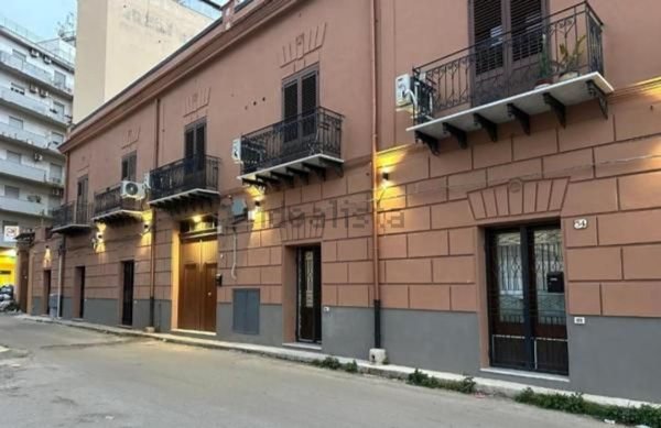 appartamento in vendita a Palermo in zona Zisa