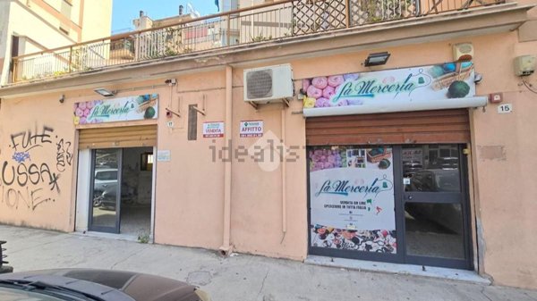 locale commerciale in vendita a Palermo in zona Calatafimi / Cuba