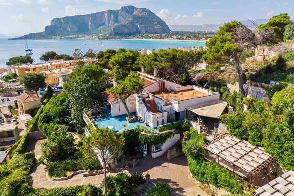 casa indipendente in vendita a Palermo in zona Mondello