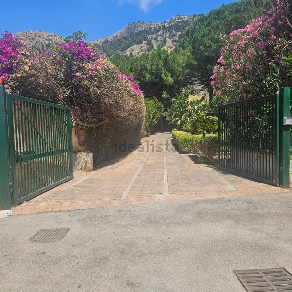 casa indipendente in vendita a Palermo in zona Mondello