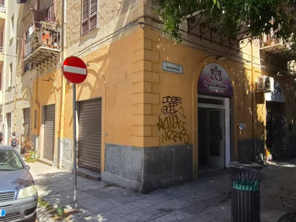 negozio in vendita a Palermo in zona Politeama