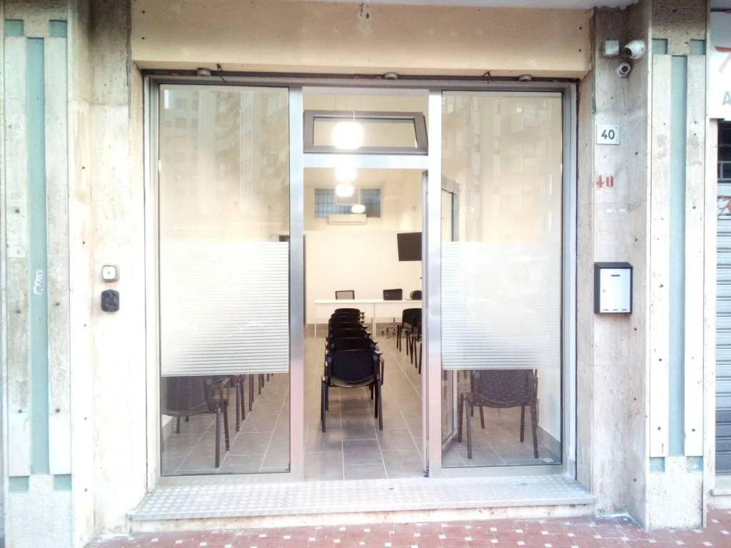 negozio in vendita a Palermo in zona Malaspina/Palagonia