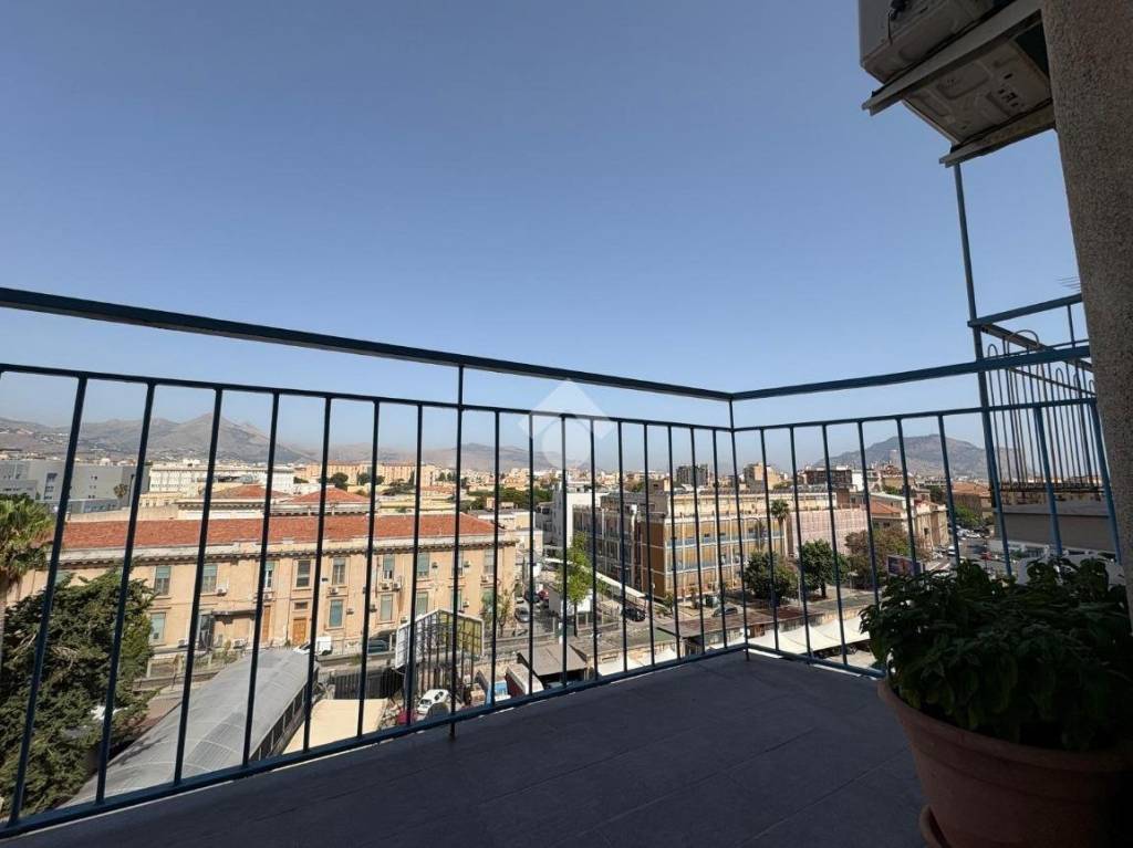 appartamento in vendita a Palermo in zona Oreto